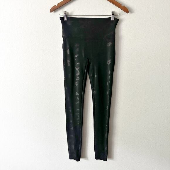Spanx Matte Black Camo Faux Leather Leggings Women’s Size Medium power waistband - Picture 2 of 12